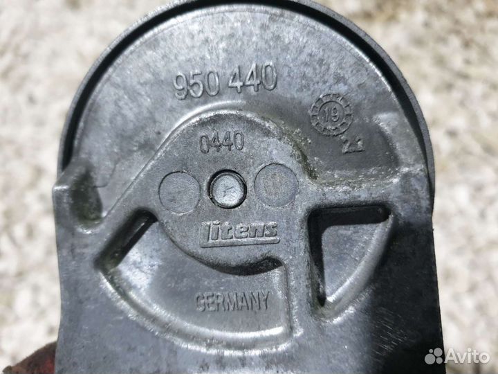 Натяжитель ремня Volkswagen Passat B5+