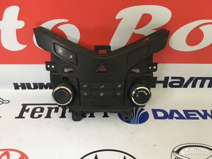 Блок управления отопителем правый Chevrolet Cruze