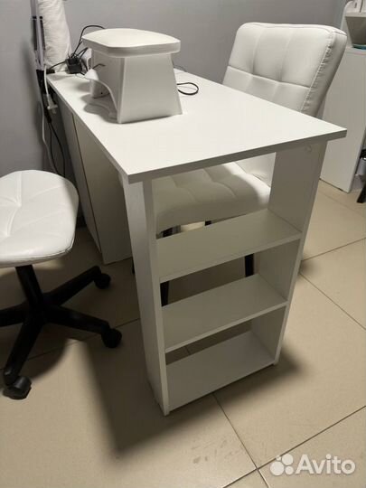 Маникюрный стол