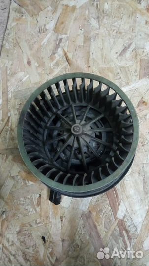 Вентилятор отопителя печки 893819021 Audi 80