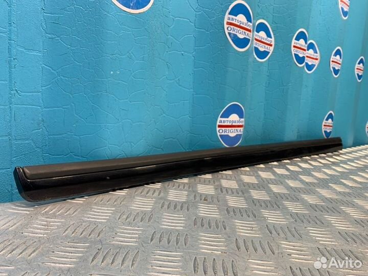 Молдинг двери передний левый Volkswagen Passat B7