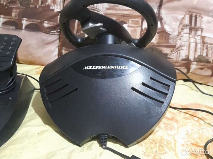 Игровой руль с педалями thrustmaster