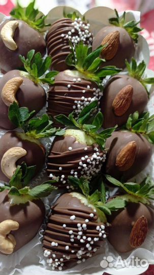 Клубника в шоколаде, букеты