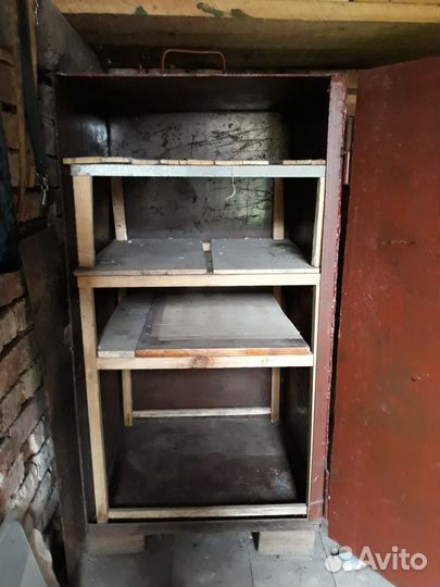 Сейф, ящик, шкаф