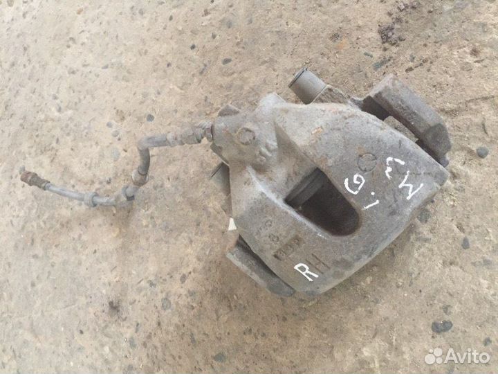 Суппорт тормозной передний правый Mazda 3 BK Z6