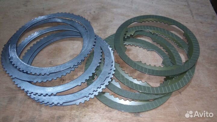 Пластина разделительная Гидромотор поворота CAT325