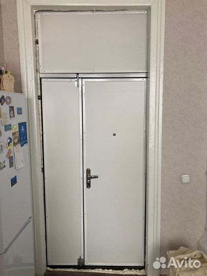 Тамбурная дверь