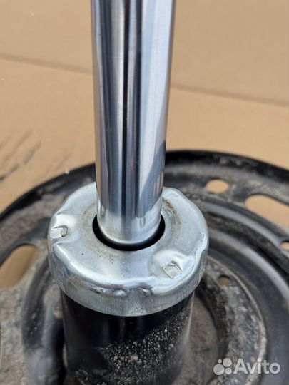 Амортизатор передний левый Nissan Teana 2