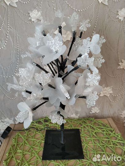 Новогодняя иллюминация винтаж Дерево в снежинках