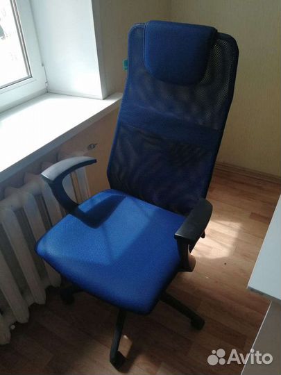 Офисное кресло