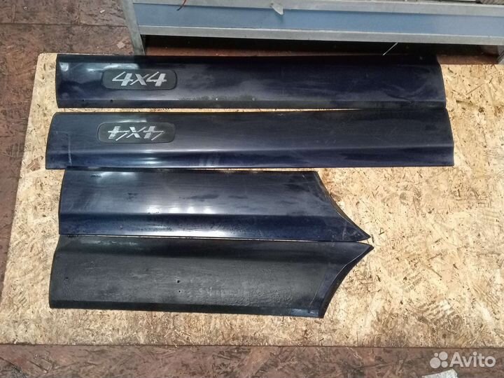 Молдинги на двери Chevrolet Niva