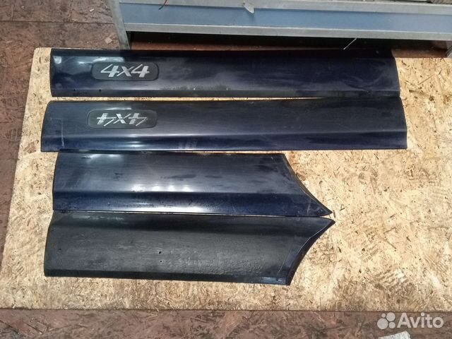 Молдинги на двери Chevrolet Niva
