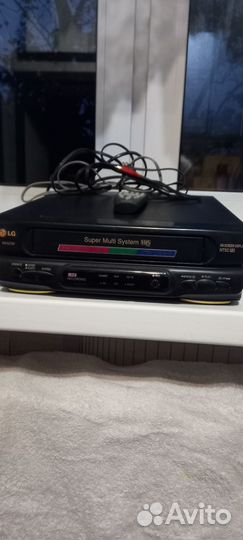 Видеомагнитофон LG