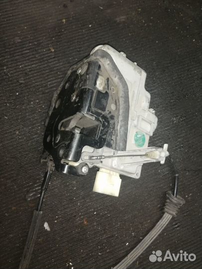 Замок двери передней фольксваген пассат б6