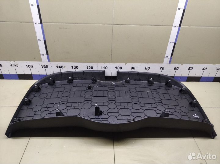 Обшивка двери багажника Yeti 2009