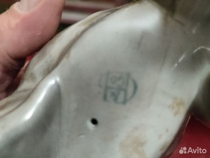 Фигурка из фарфора