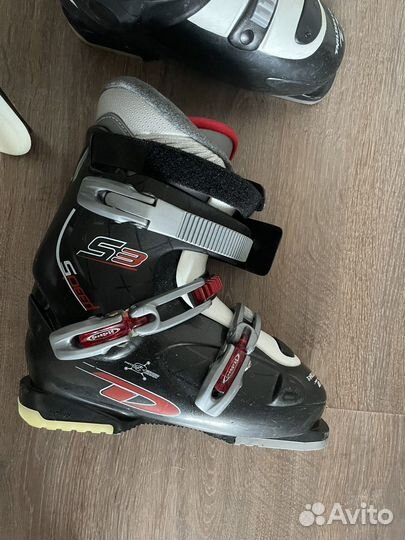 Горные лыжи и ботинки