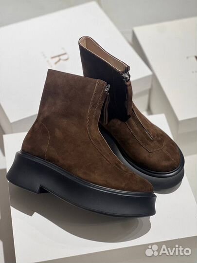 Ботинки The Row коричневые замша