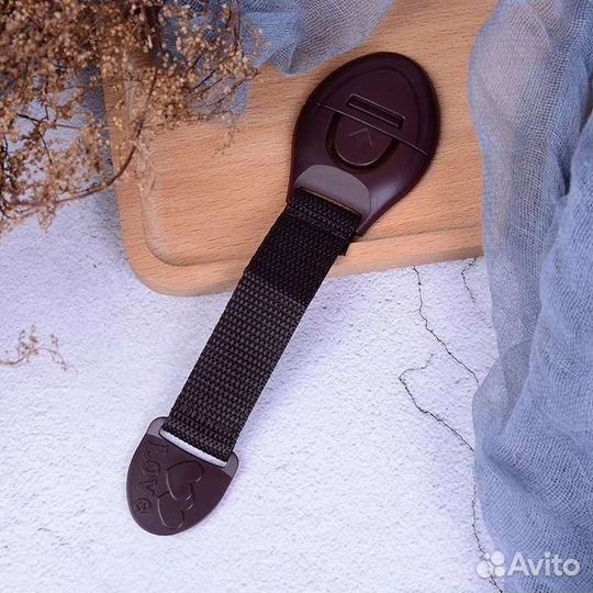 Универсальный замок на мебель