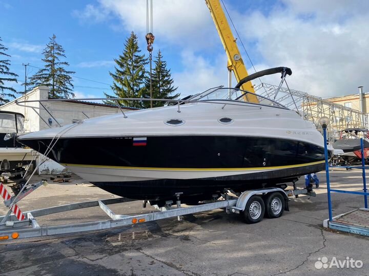 Моторный катер Regal 2665 Commodore