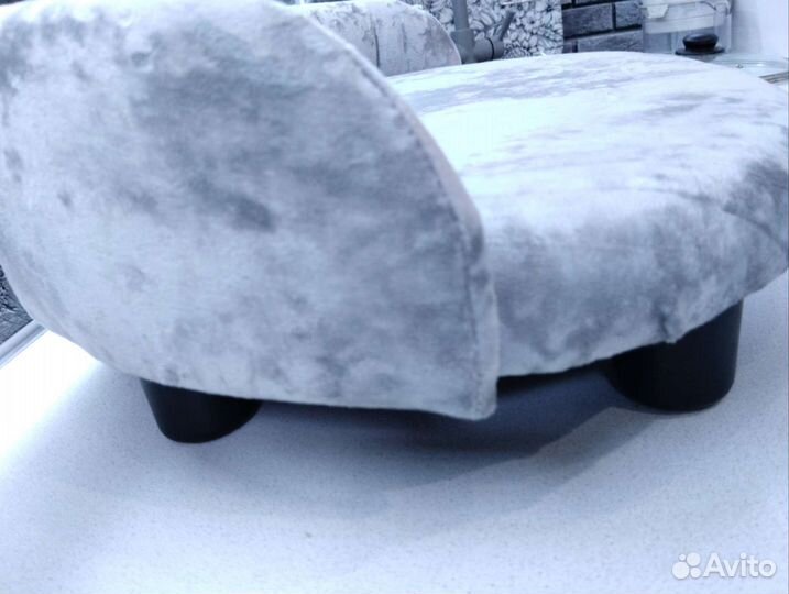 Диван для животных, лежак на ножках