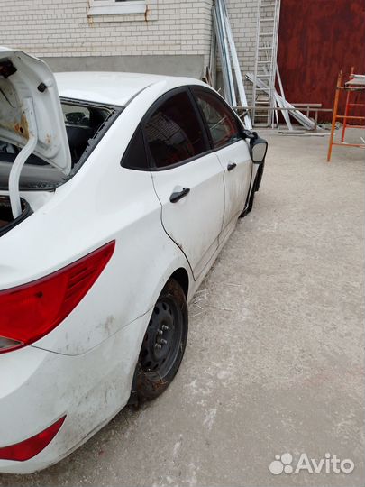 Hyundai Solaris 1.4 МТ, 2015, битый, 135 000 км