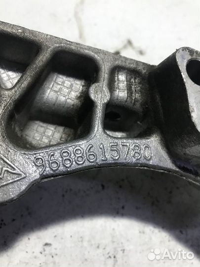 Кронштейн двигателя правый Peugeot 408