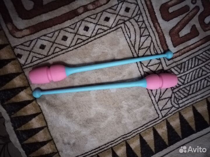 Мяч, обруч, булавы, полочка для ленты и сама лента