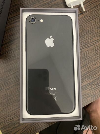 iPhone 8, 64 ГБ