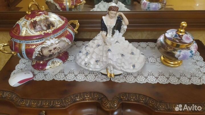 Фарфоровая статуэтка