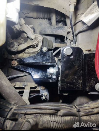 Левая опора кпп Лада Веста для рено кпп(JH3, JR5)