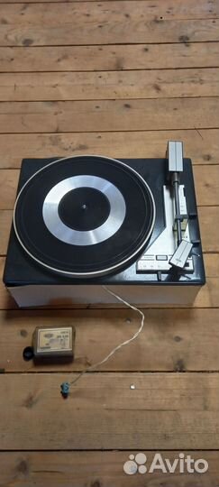 Продаю проигрыватель винила