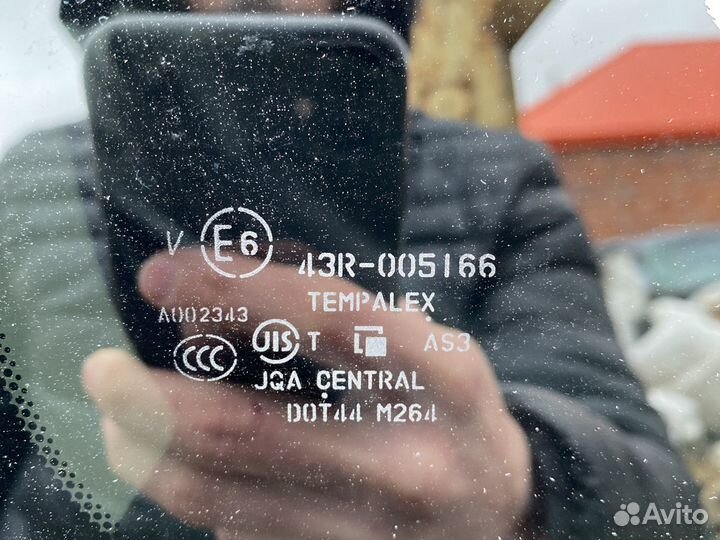 Nissan Patrol Y62 Задняя левая форточка