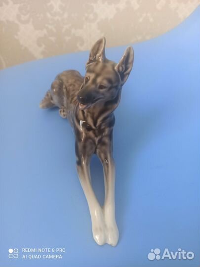 Фарфоровая статуэтка