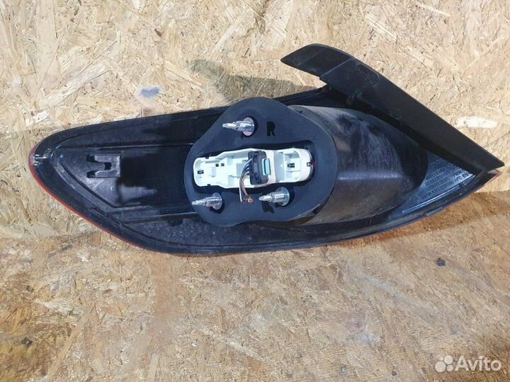 Фонарь задний правый Volkswagen Passat Cc 2.0 CAW