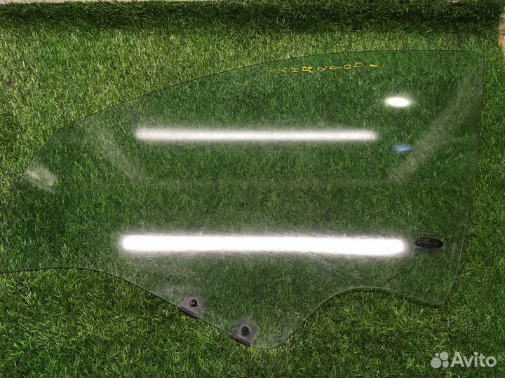 Стекло двери передней левой Renault Sandero