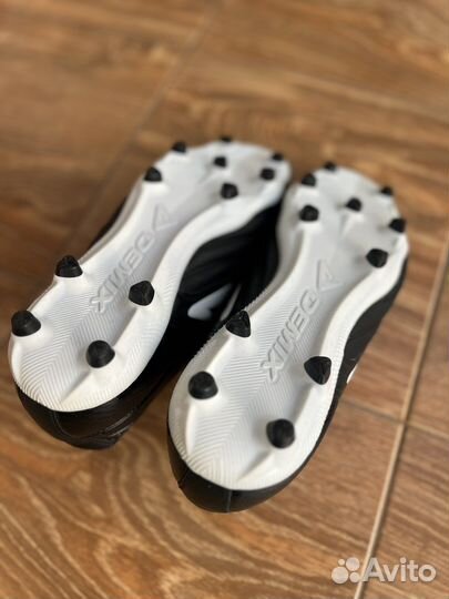 Футбольные бутсы