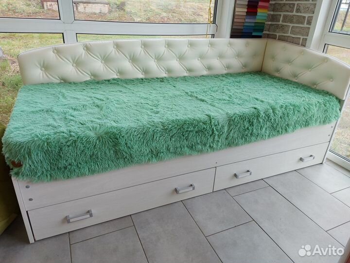 Кровать софа с каретной стяжкой