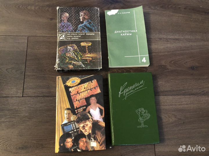 Много старых книг