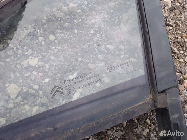 Стекло двери передней левой Citroen C4 B7