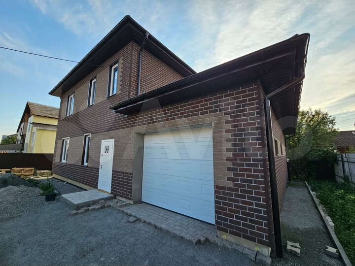 Коттедж 245 м² на участке 8,7 сот.