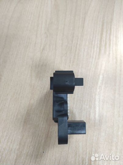 Реле регулятор напряжения генератора Skoda Rapid