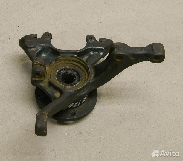 Кулак поворотный правый VW Golf 2