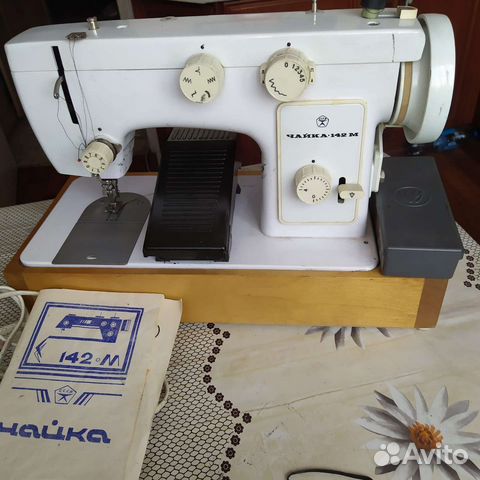 Швейная машина Чайка 142