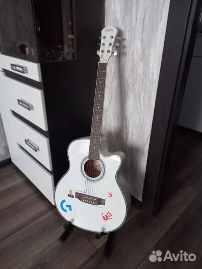 Акустическая гитара