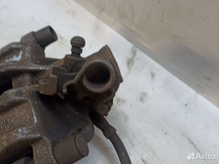 Mazda 3 bk задний правый суппорт