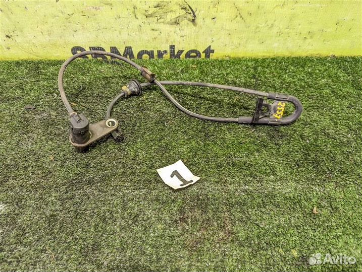 Датчик abs задний левый Toyota Harrier MCU15