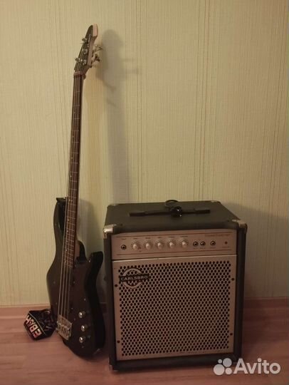 Комплект бас гитара + комбик басовый