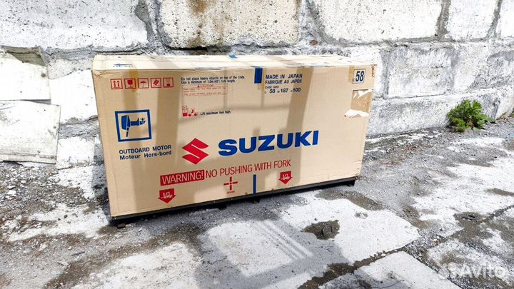 Мотор лодочный Suzuki DF90ATX черный в наличии
