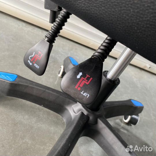 Компьютерное кресло / Игровое кресло